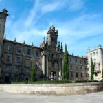 Guided Tour of the Old Town with an Official Guide - Exploring the Praza das Praterias and Its Romanesque Façade