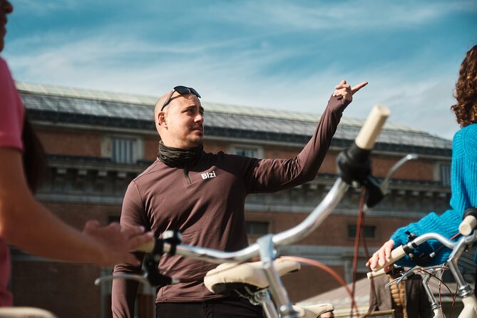 Guided tour on a Vintage Bike through Madrid - Exploring Madrid’s Landmark Stops in Detail