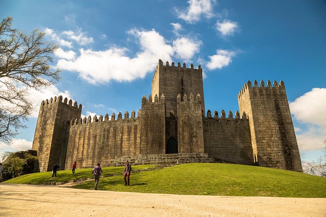 Guimarães: Half Day Private Tour from Porto - Visiting Guimarães Castle: A Legend-Soaked Fortress