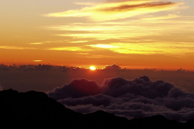 Haleakala Sunrise Tour with Breakfast and West Side Pickup - Breakfast and Post-Sunrise Stop at Maui Tropical Plantation