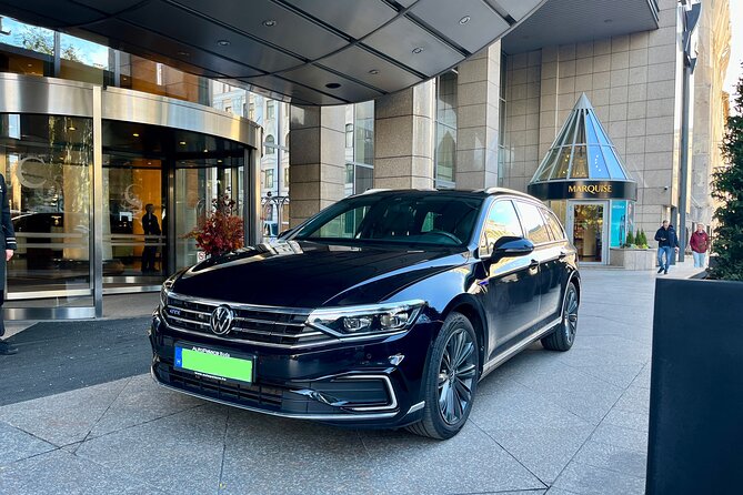 Half day Budapest city tour by car / minivan - Exploring Heroes Square and Vajdahunyad Castle