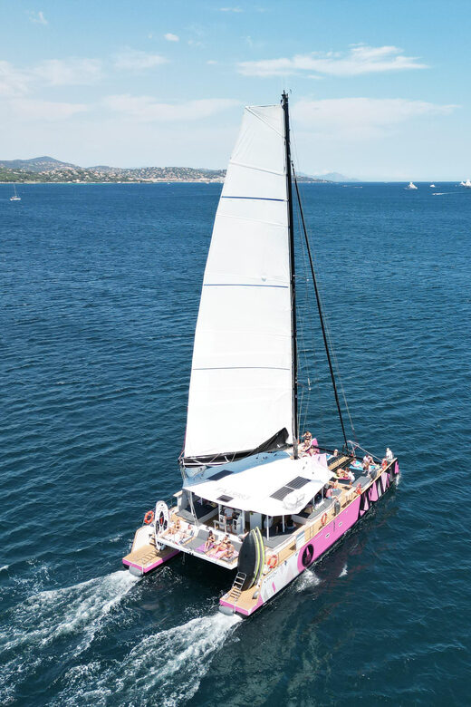 Half day in the Bay of Concarneau - The Maxi Catamaran: A Stable and Comfortable Vessel