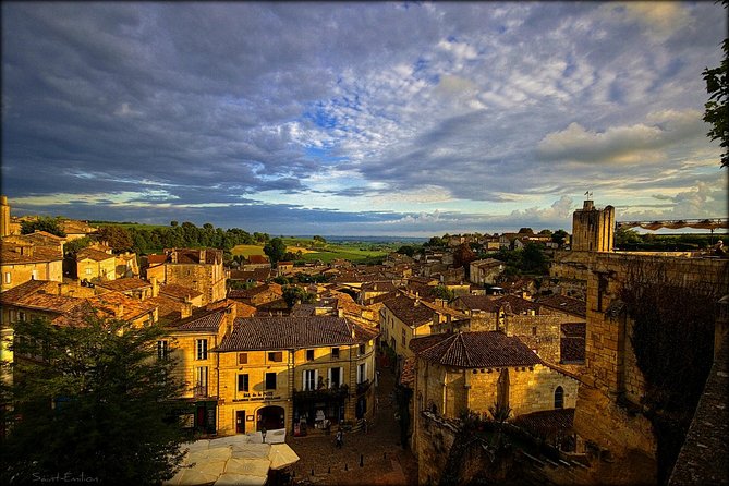 Half-day private tour in Saint-Emilion in a sidecar - Exploring Libourne and Pomerol on the Route