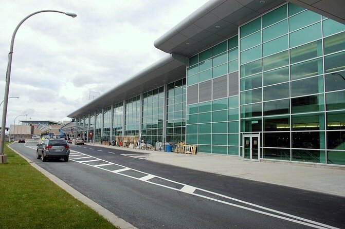 Halifax Stanfield International Airport Transfer Service - Monitored Flights for Flexible Arrival and Departure Times