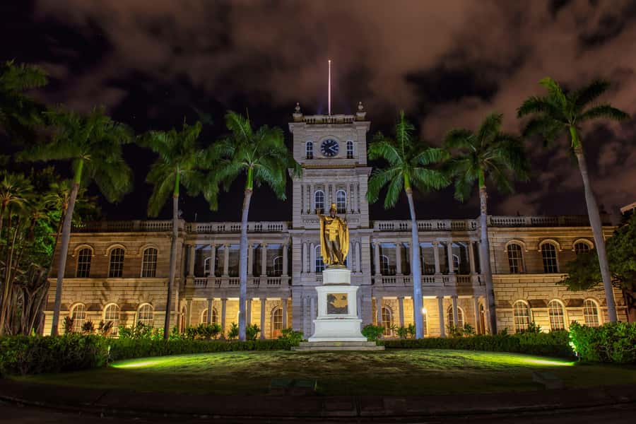 Hallowed Haunts of Honolulu Ghost Tour - Exploring Honolulu’s Haunted Landmarks: Iolani Palace, Red Rainbow, and Atlas Insurance