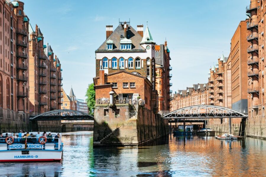 Hamburg: 1.5-Hour Harbor and Speicherstadt Day Cruise - Starting Point at Überseebrücke