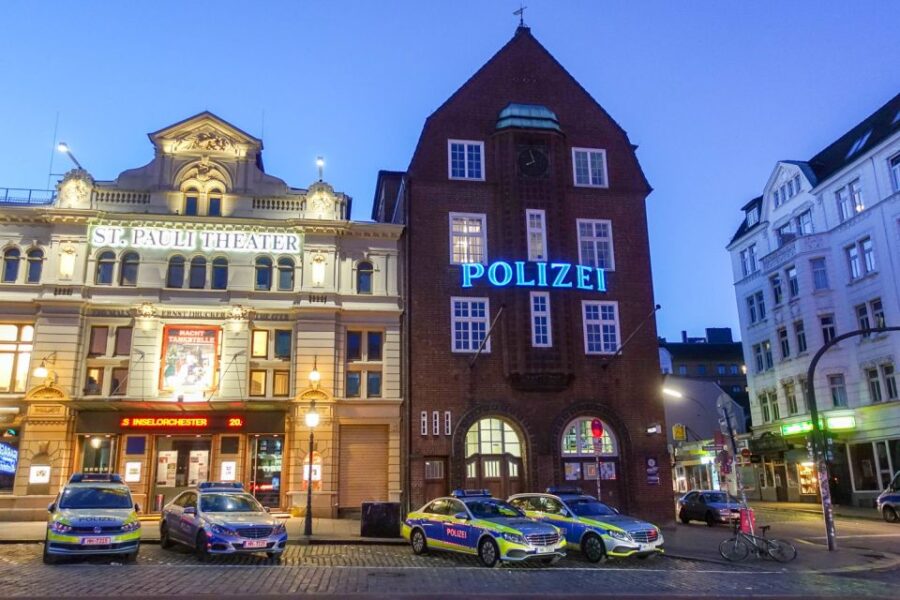 Hamburg: Reeperbahn Quickie, The Short & Sexy St. Pauli Tour - Starting Point at Davidwache Police Station in Hamburg