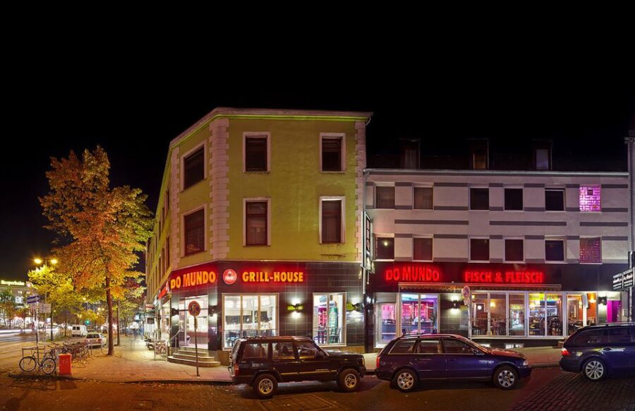 Hamburg: St. Pauli Tour of the Reeperbahn - Start Point at the Dancing Towers – Where the Tour Begins