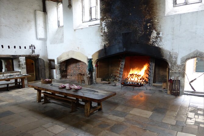 Hampton Court Palace Private Guided Tour - Meet Your Expert Guide, Jo Cooper