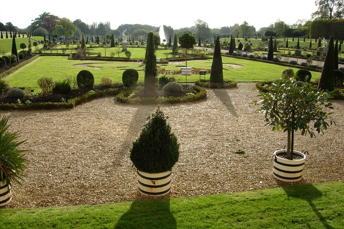 Hampton court palace private tour from London - Flexible Transportation Options for a Hassle-Free Day