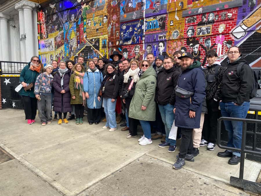 Harlem Tour in French and meet Harlem artist Paul Déo - Visiting the Historic Minton’s Playhouse