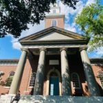 Harvard: America's oldest university - walking tour in French - Starting Point in Harvard Square: The Smith Campus Center