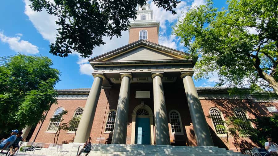 Harvard: America's oldest university - walking tour in French - Starting Point in Harvard Square: The Smith Campus Center