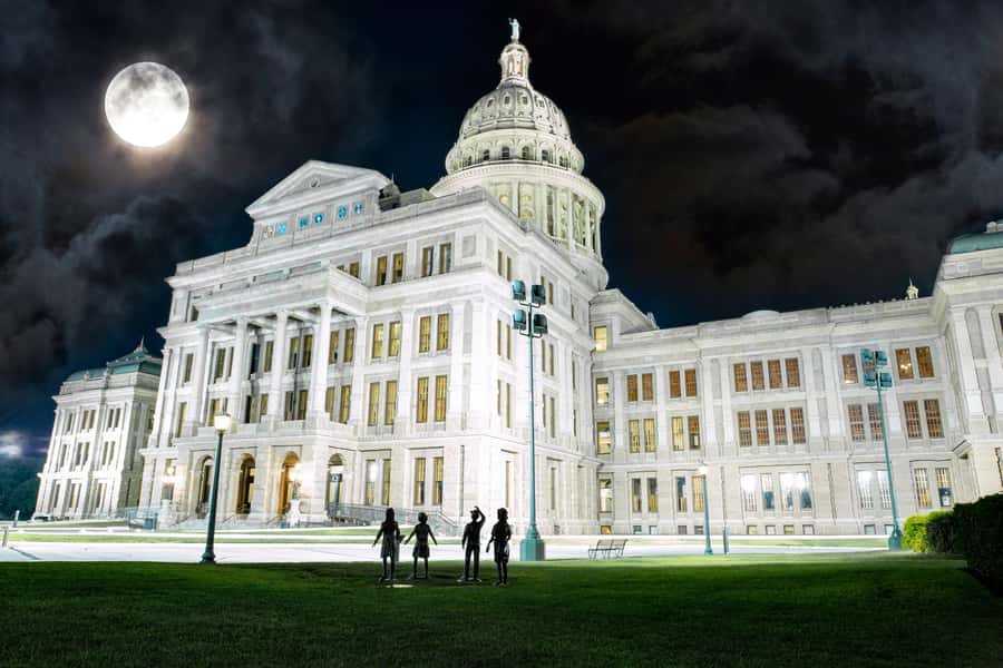 Hauntings, Apparitions & Ashes of Austin Ghost Tour - What Makes the Austin Ghost Tour Stand Out