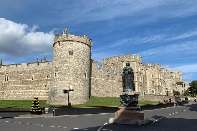 Heathrow Airport Arrival To London Via Windsor Castle - Meet and Greet at Heathrow with Luggage Assistance