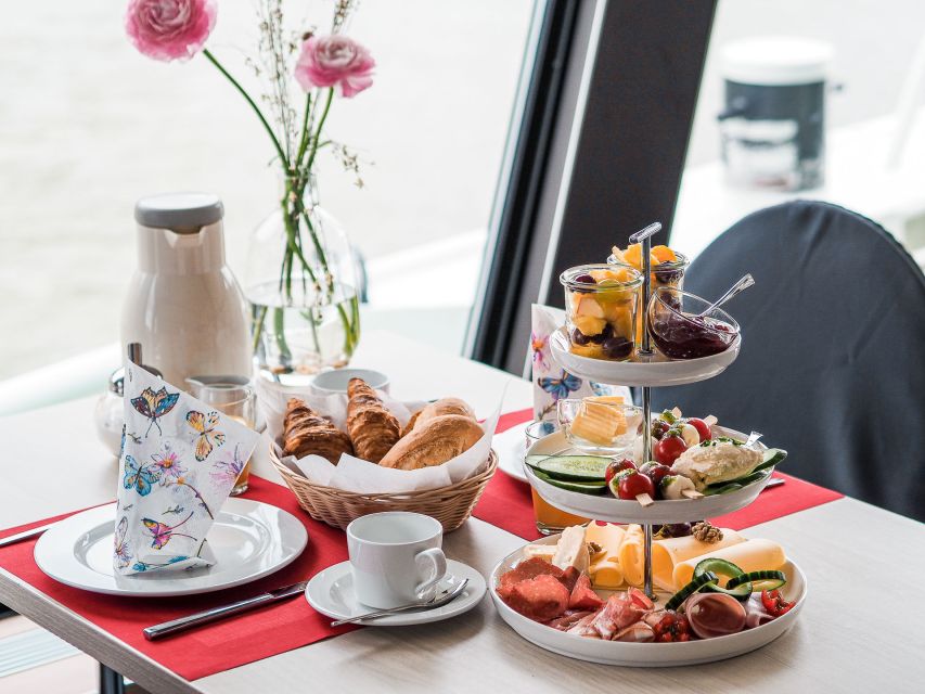 Heidelberg: Breakfast boat cruise - Starting Point at the Heidelberg Main Pier