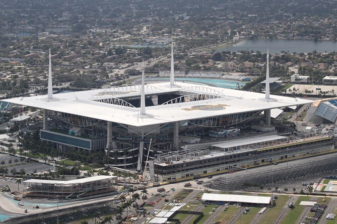 Helicopter Tour in Miami - Flying Over Gulfstream Park Racing and Casino