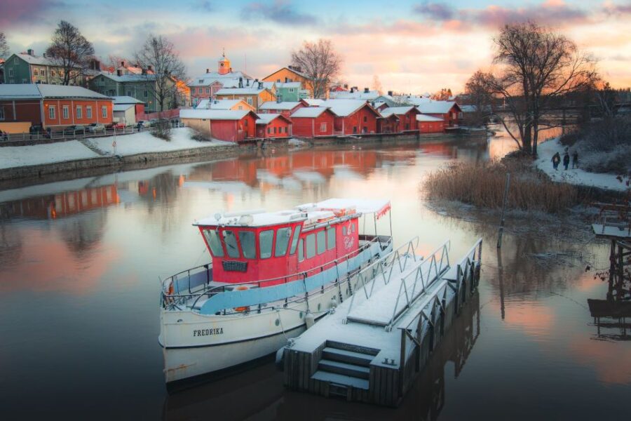 Helsinki: All highlights & Medieval Porvoo by VIP Car - Exploring Medieval Porvoos Brightly Colored Old Town