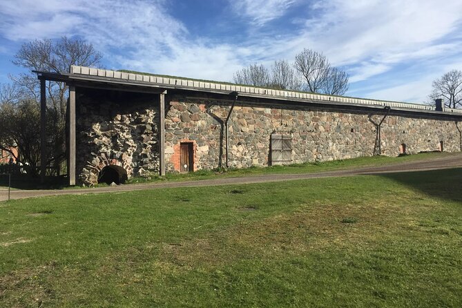 Helsinkis Island Fortress: An Audio Tour of Suomenlinna - Suomenlinna’s Location and How the Tour Begins
