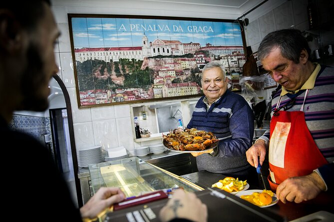 Hidden Flavors of the Hillside: Mouraria & Graça - Sampling a Snack at Jardim da Cerca da Graça