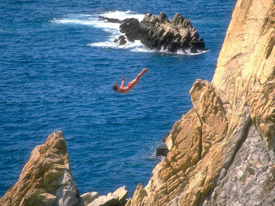 High Cliff Divers of Acapulco - Location and Access to La Quebrada in Acapulco