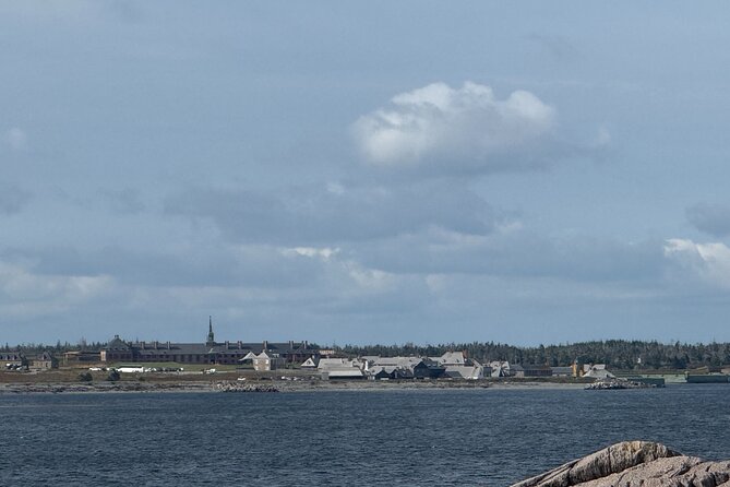 Highland Tours: Louisbourg Fortress and Lighthouse Tour - Exploring Louisbourg Fortress: Canadas Largest 18th-Century Reconstruction
