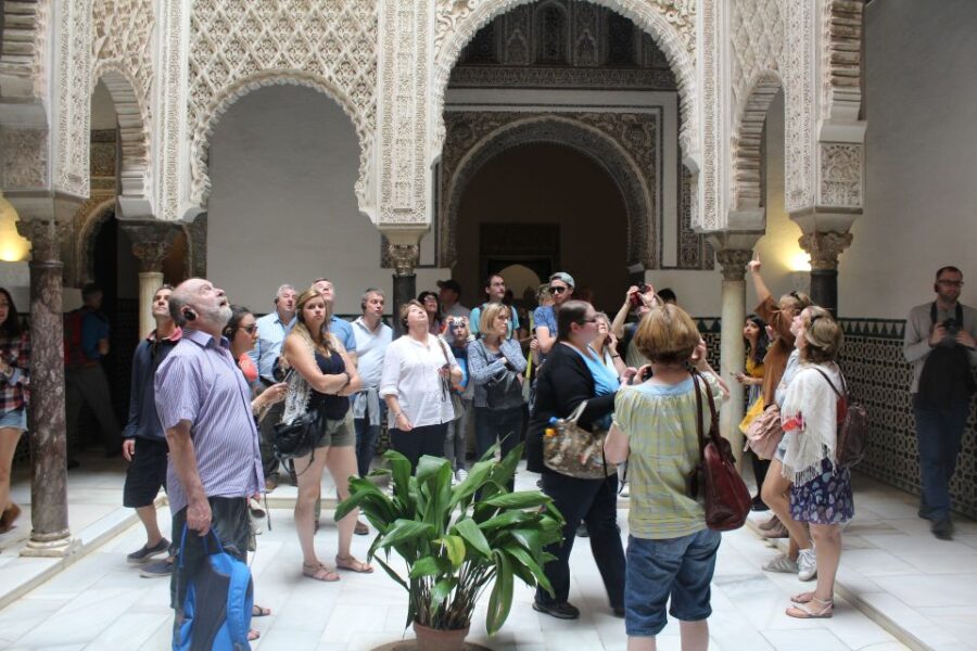 Highlights of Seville Monuments private Guided Tour - Highlights of the Tour: Alcázar, Santa Cruz, and Seville Cathedral