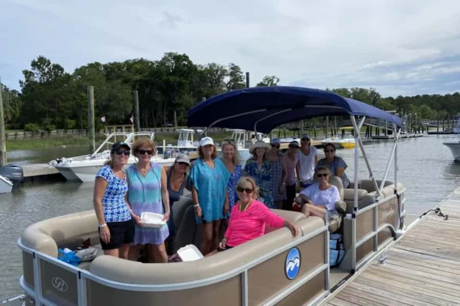 Hilton Head: 22' Luxury Pontoon Boat Rental - Spacious 22 Pontoon Boat Designed for Comfort and Fun
