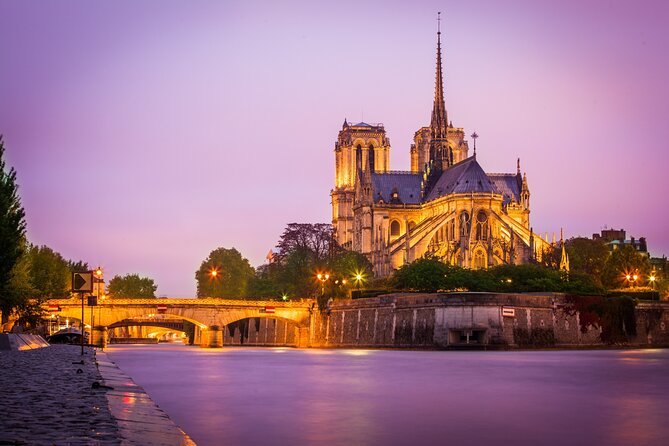 Historic Heart of Paris: Île de la Cité Walking Tour - Starting at the Hôtel de Ville: Parisian Elegance from the First Step