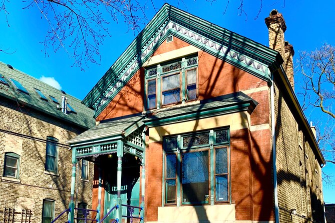 Historic Homes and Cottages of Wicker Park Walking Tour - The Guide’s Passion and Use of Technology