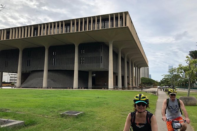 Historical Honolulu Bike Tour - Iconic Honolulu Landmarks: From Aloha Tower to Iolani Palace