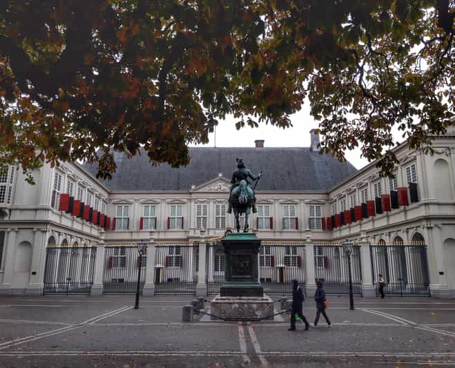 Historical Tour of The Hague - Exploring the Prison and Historical Dark Spots