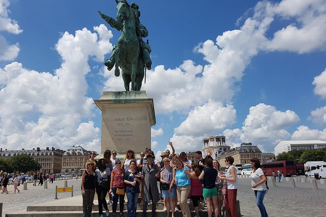 Historical treasure hunt in the city of Versailles - Starting Point at the Equestrian Statue of Louis XIV