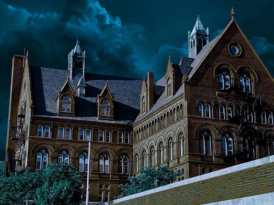 Hollow in the Hills: Buried in Burlington Ghost Tours - Exploring Historic Burlington’s Haunted Hotspots