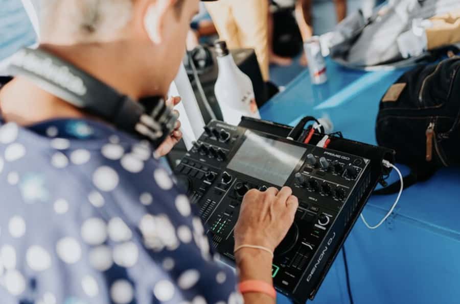 Honolulu: Paradise Waikiki Sunset Cruise - The Vibrant Party Atmosphere with a Live DJ