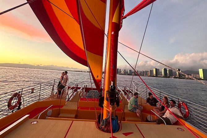 Honolulu Sunset Sail from Kewalo Harbor Including Drinks - The Route: From Kewalo to Waikiki and Diamond Head