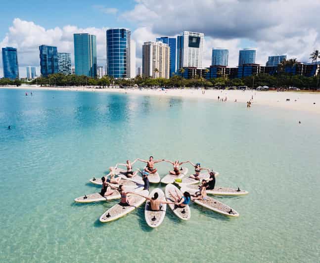 Honolulu: SUP (Standup Paddleboard) Yoga Class - The 75-Minute Yoga Class on the Water