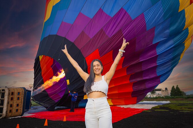 Hot Air Balloon Flight with Breakfast Cave and Pyramids Tour - Exploring Teotihuacan’s Pyramids with a Local Guide