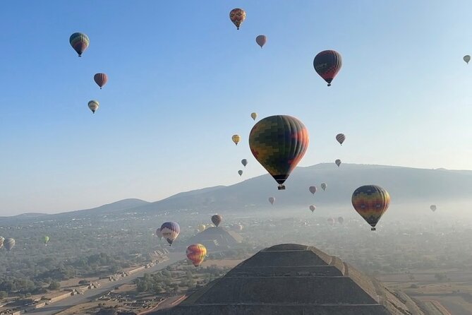 Hot Air Balloon Flight - The Unique Experience of Flying in a Hot Air Balloon in Teotihuacan