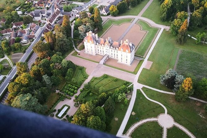 Hot air ballooning: Chambord, Blois, Chenonceau, Cheverny or Chaumont - Starting Point at 8 Rue du Grand Mont in Le Controis-en-Sologne