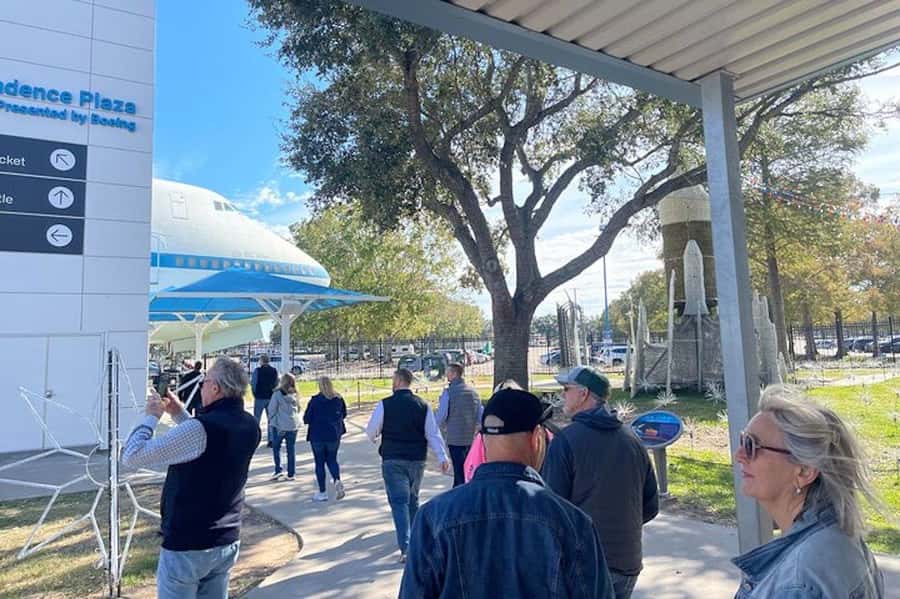 Houston Space Center Ticket With NASA Expert Guide - The Tours Starting Point and Logistics