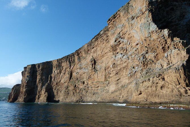 Ilhéus das Cabras in Terceira Island - Exploring Ilhéus das Cabras from the Sea