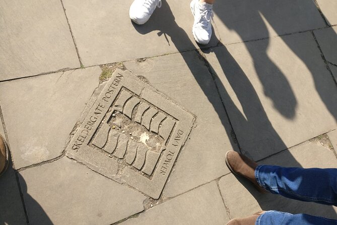 Immersive Treasure Hunt Adventure in York - Outdoor Escape Room - Clues and Puzzles: Fact and Fiction