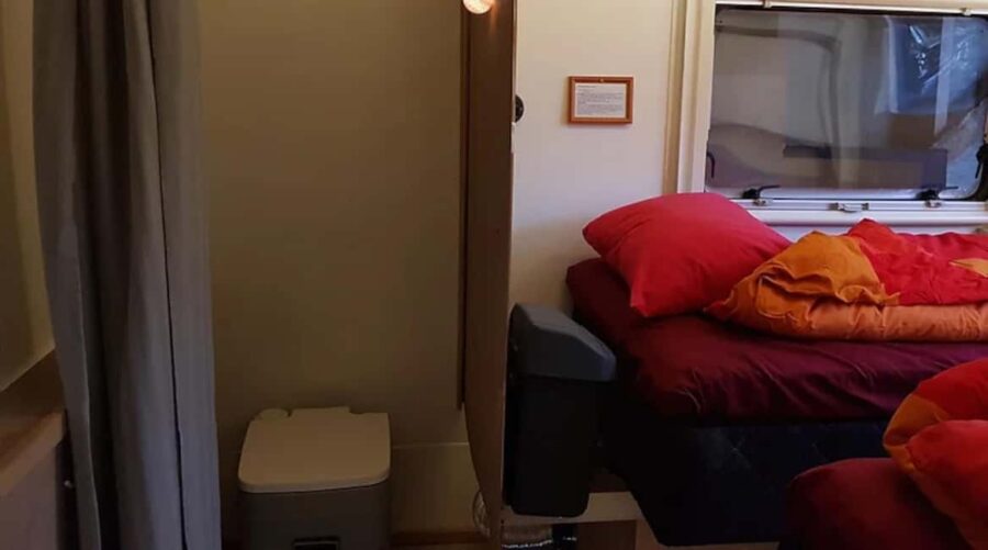 Inari: Overnight Aurora Hunt in Mobile Cabin on Lake Inari - The Unique Mobile Aurora Cabin Experience on Lake Inari