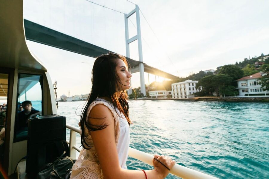 Istanbul: Bosphorus Strait Sightseeing Cruise & Audio Guide - Key Points