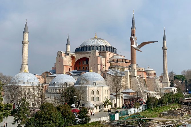 Istanbul - Hagia Sophia, Basilica Cistern and Grand Bazaar Tour - Visiting the Magnificent Hagia Sophia
