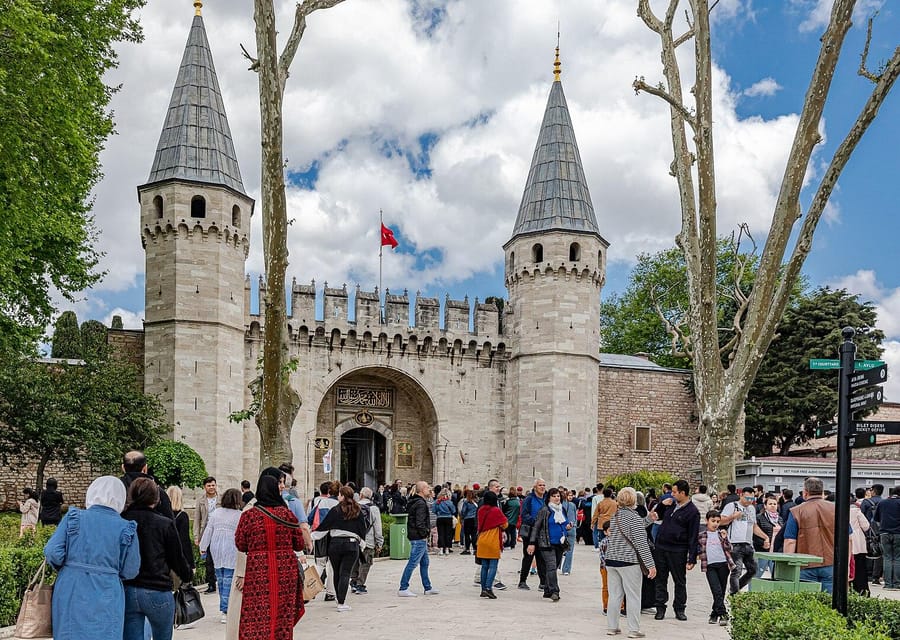 Istanbul: Topkapi Palace and Harem Ticket with Audio Guide - Visiting the Topkapi Palace: An Architectural Marvel