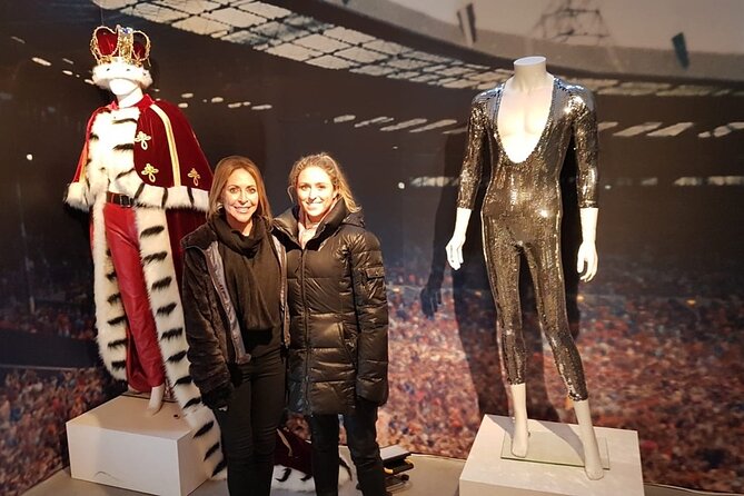 It's Only Rock n Roll, but I like It Taxi Tour - Visiting the Homes and Haunts of Rock Legends