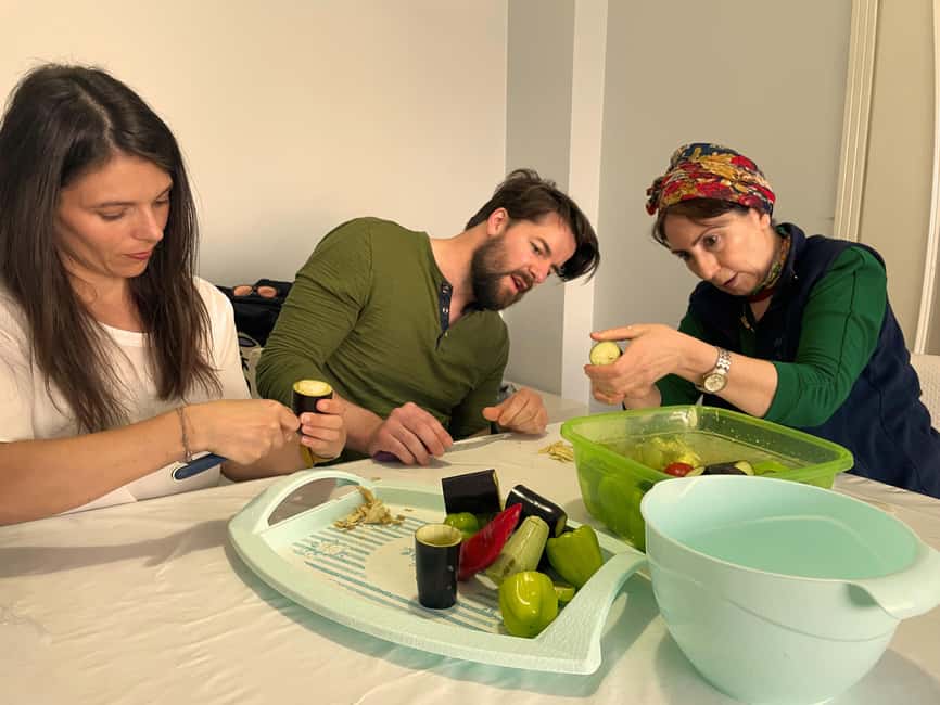 Izmir: Authentic Turkish Home Cooking Class with Locals - Starting in a Warm Turkish Home in Central Izmir