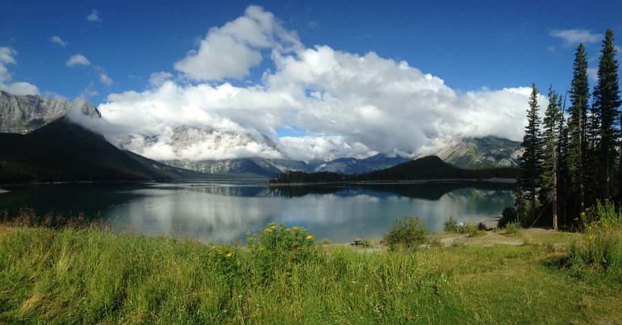 Kananaskis Country: Day Hike - Exploring the Trails of Kananaskis: The Season-Dependent Choice